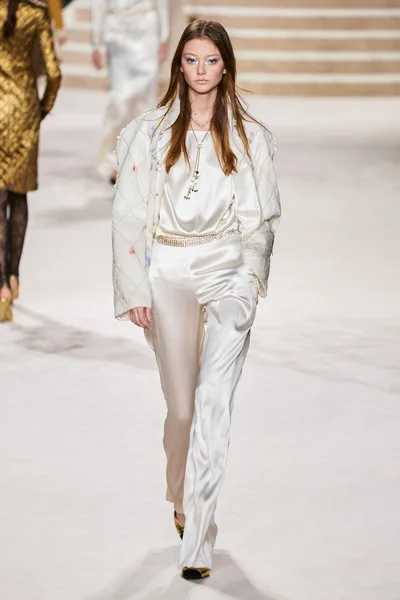 Look 60